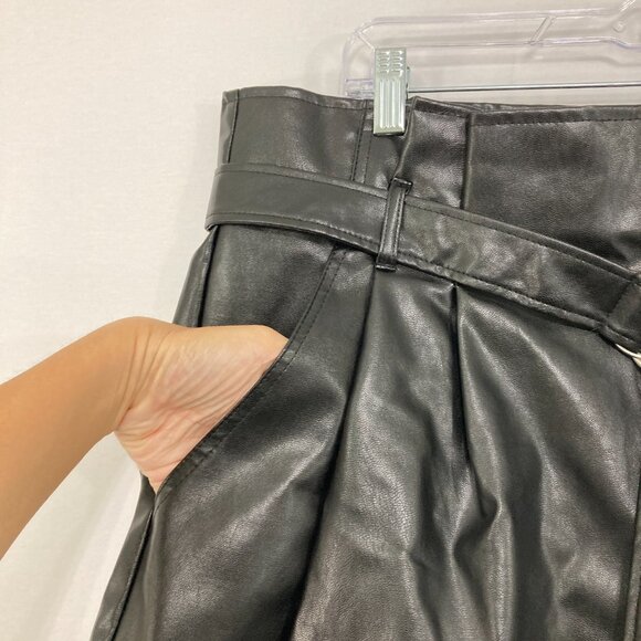 New Madden NYC size XXXL Black Faux Leather Belted High Rise Shorts - Picture 5 of 11